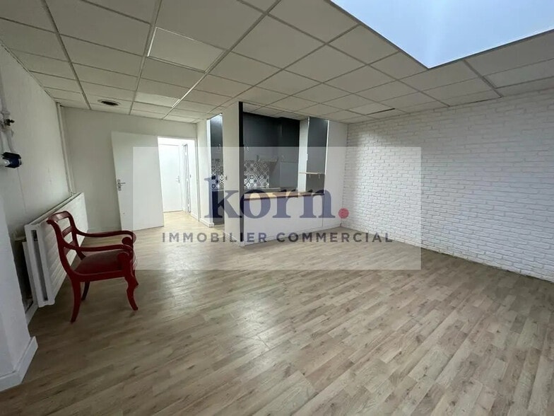 Retail in Levallois-Perret for lease - Interior Photo - Image 2 of 8