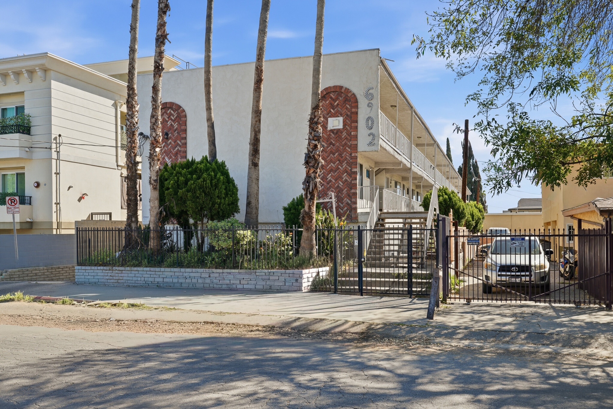 6902 Vesper Ave, Van Nuys, CA for sale Primary Photo- Image 1 of 11