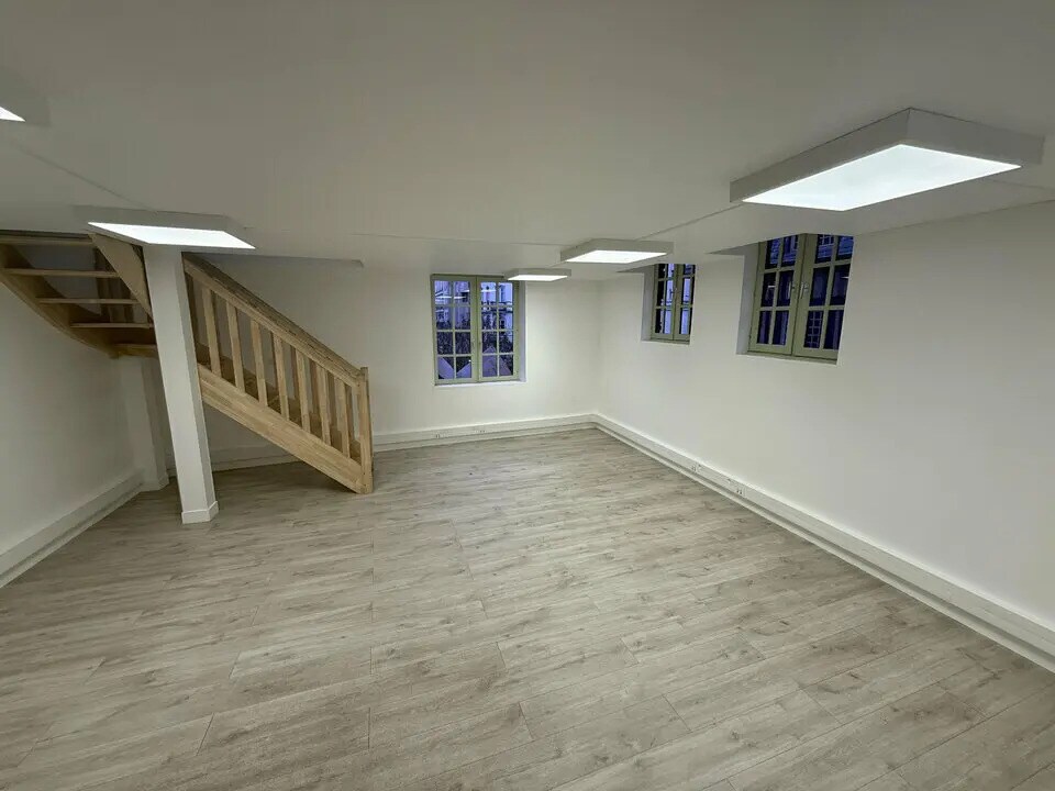 Office in Rouen for lease Primary Photo- Image 1 of 6