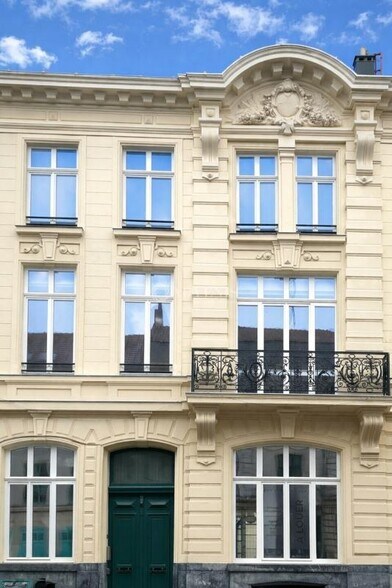 Office in Lille for lease - Building Photo - Image 1 of 12
