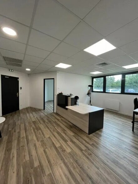 Office in Reims for lease - Building Photo - Image 2 of 8