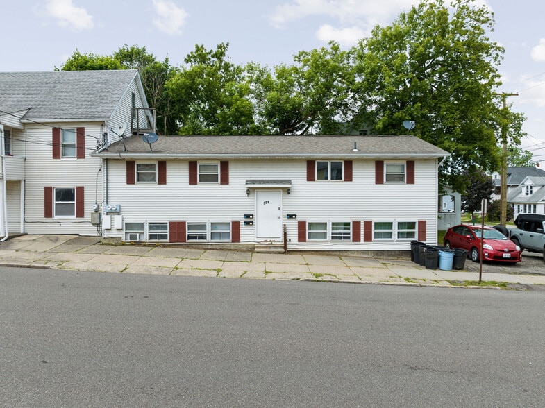 301 Squires Ave, Endicott, NY à vendre - Photo du bâtiment - Image 2 de 18