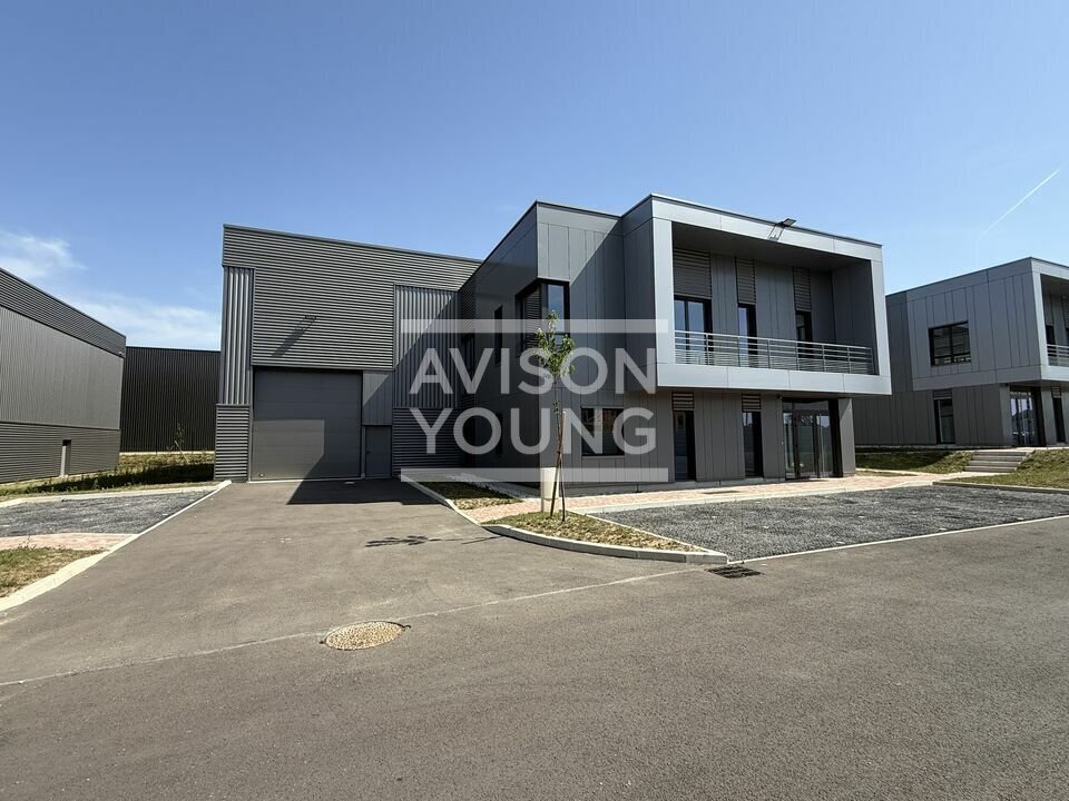 Flex in Courtry for lease Building Photo- Image 1 of 10