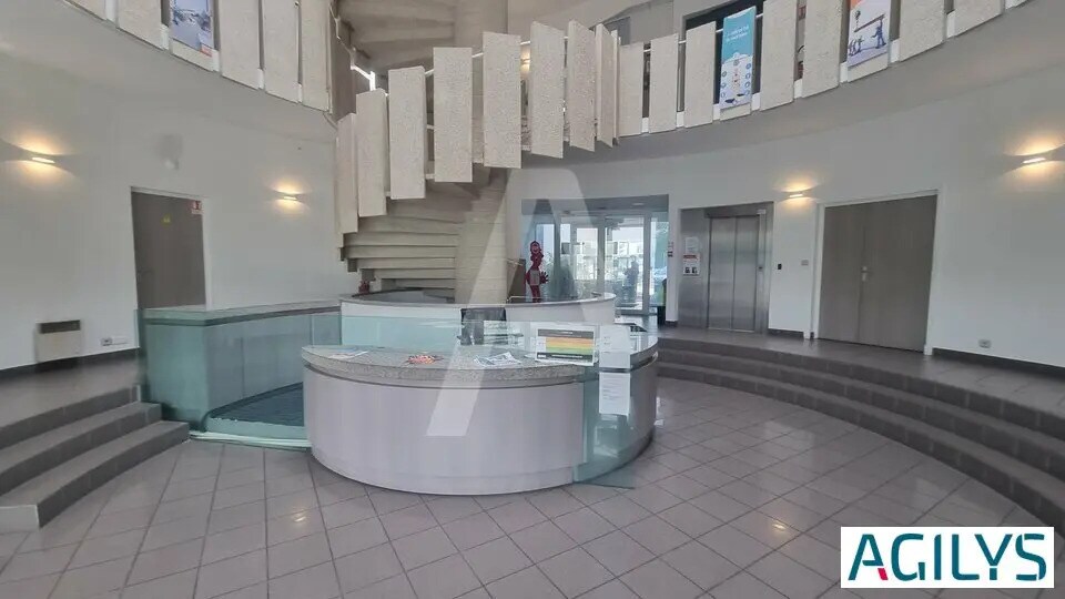 Office in Palaiseau for sale - Lobby - Image 2 of 9