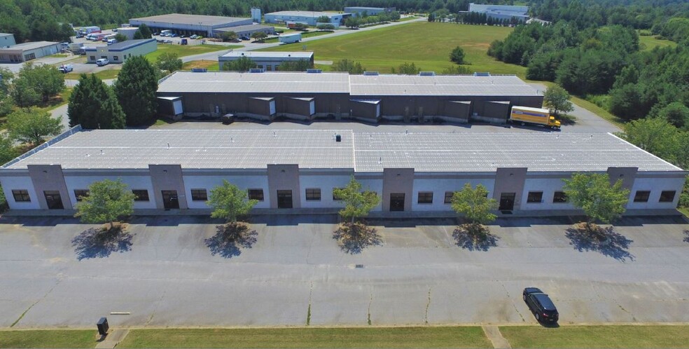 320 Business Pky, Greer, SC for lease - Primary Photo - Image 1 of 8