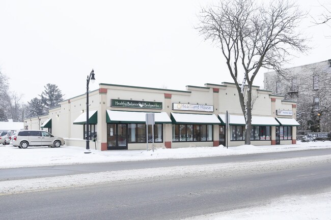 Plus de détails pour 108 N Lafayette St, Greenville, MI - Bureau/Commerce de détail à louer