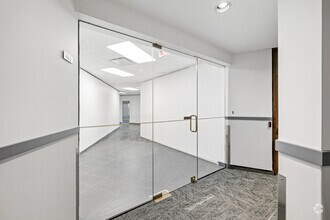 6555 Boul Métropolitain E, Montréal, QC for lease Interior Photo- Image 1 of 6
