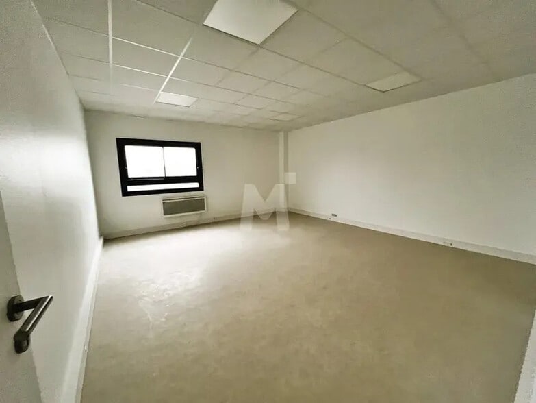 Office in Brétigny-sur-Orge for lease - Interior Photo - Image 3 of 6