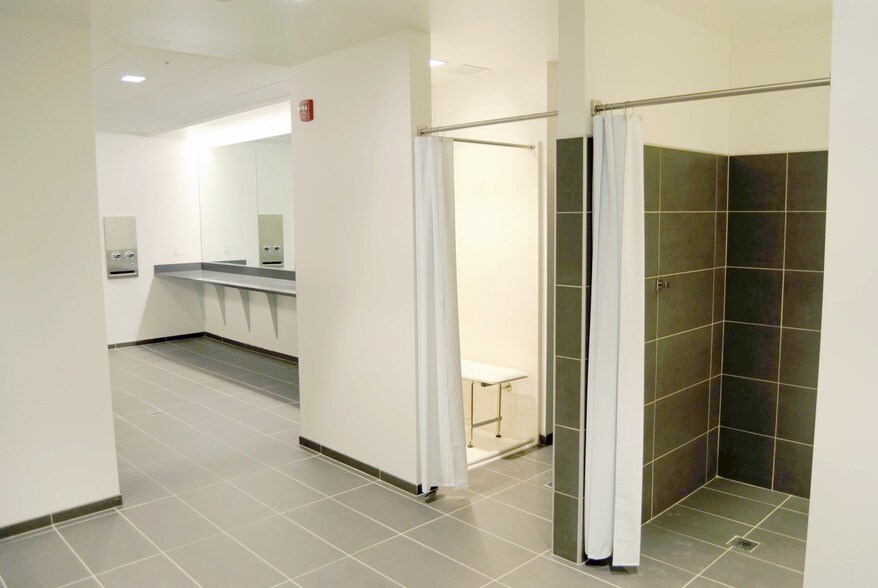 125 E County Line Rd, Warminster, PA à louer - Photo intérieure - Image 2 de 5