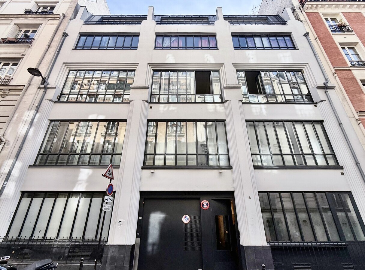 Rue André Antoine, Paris, PAR 75018 -  -  - Photo intérieure - Image 1 of 8