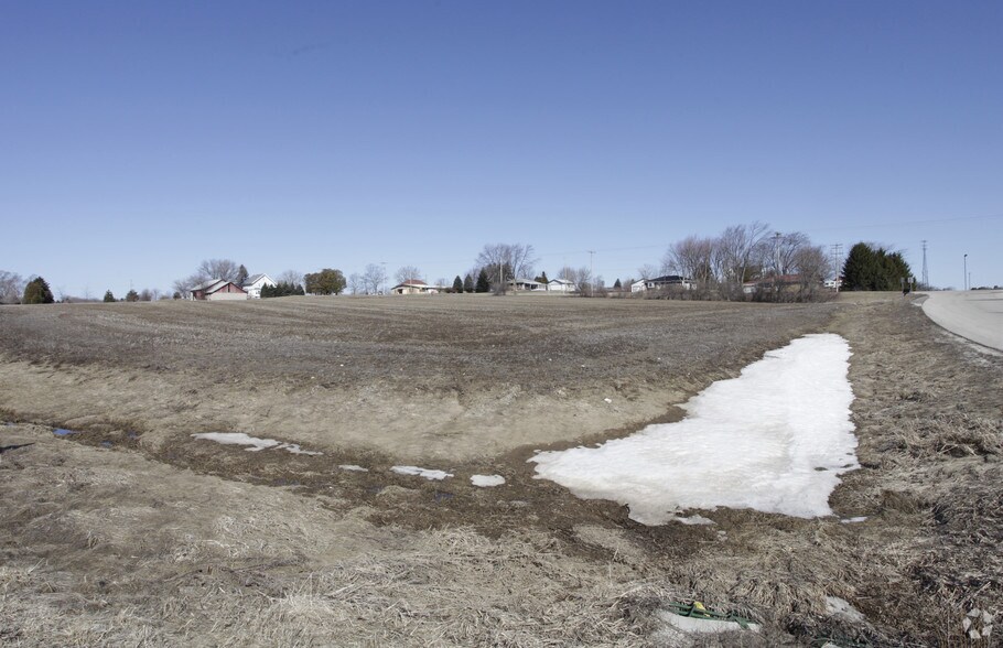 Venture Cir, Richfield, WI à vendre - Photo du bâtiment - Image 2 de 4