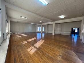 4218-4246 NE Sandy Blvd, Portland, OR for lease Interior Photo- Image 2 of 9