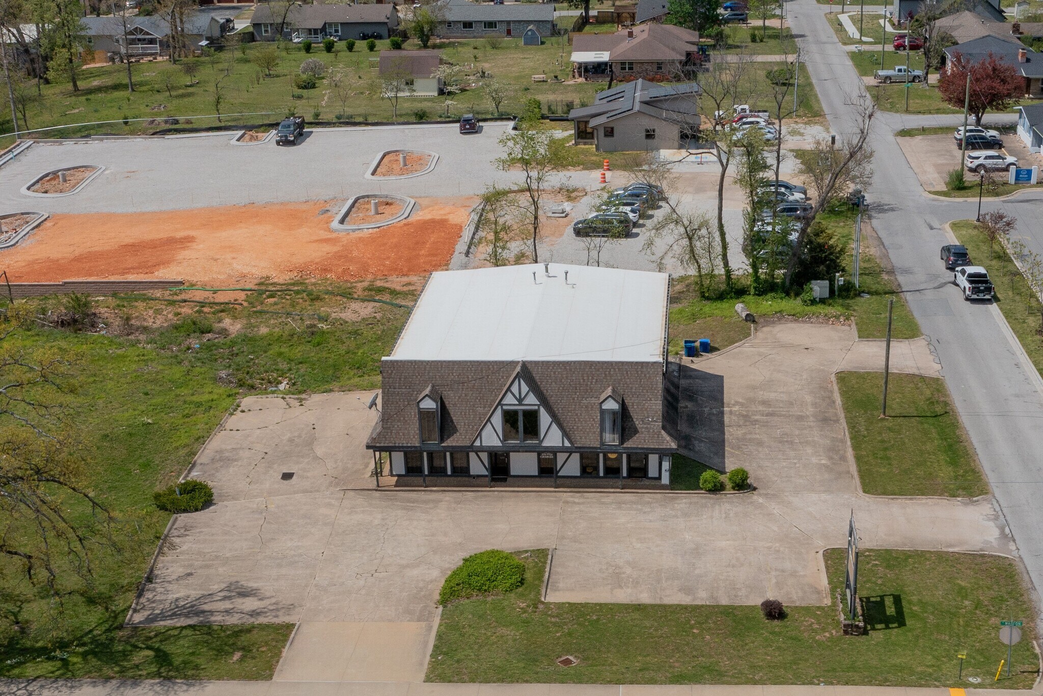 615 N Walton Blvd, Bentonville, AR for lease Building Photo- Image 1 of 8