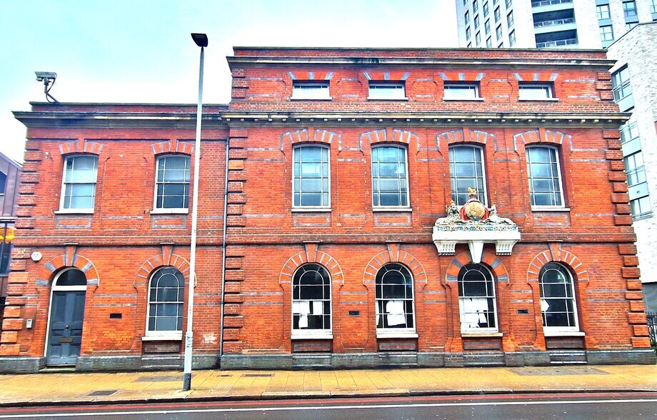 11 Garratt Ln, Londres à louer - Photo du bâtiment - Image 2 de 7