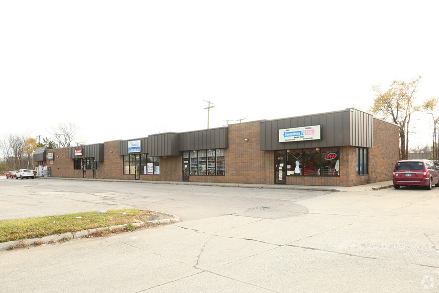 41001-41019 E Huron River Dr, Belleville, MI for lease - Building Photo - Image 2 of 6