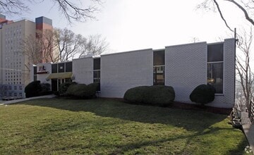 550 County Ave, Secaucus, NJ for lease Interior Photo- Image 1 of 11