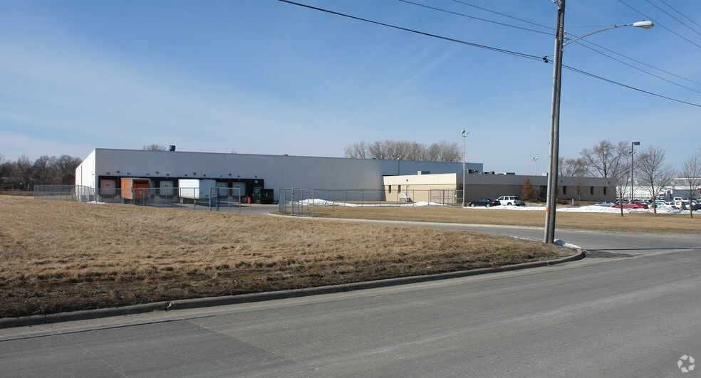 2500 Dixon St, Des Moines, IA for sale - Building Photo - Image 2 of 6