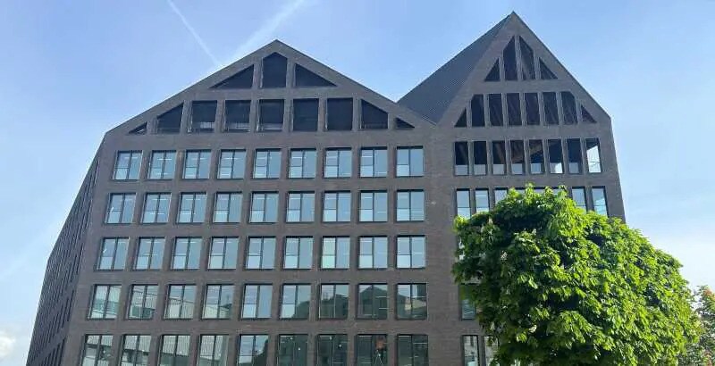 Commerce de détail dans Ivry-sur-Seine à louer - Photo du bâtiment - Image 1 de 9