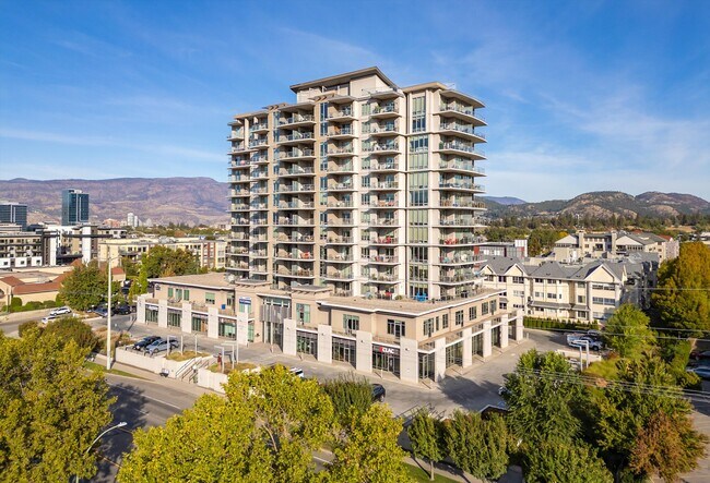 Plus de détails pour 2040 Springfield Rd, Kelowna, BC - Multi-résidentiel à vendre