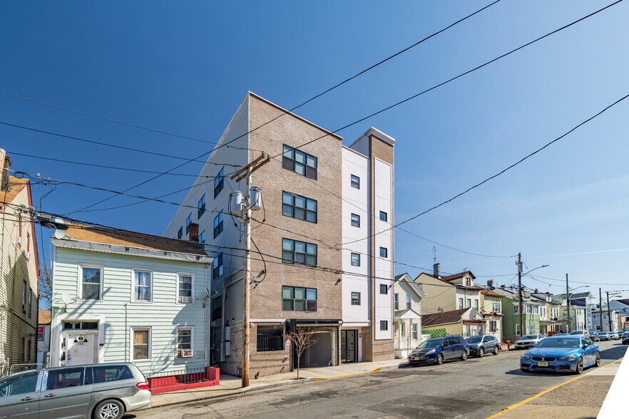 135 Beech St, Paterson, NJ for sale - Primary Photo - Image 1 of 5