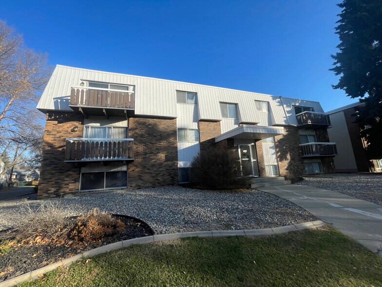 6925 105A St NW, Edmonton, AB à vendre - Photo du bâtiment - Image 1 de 1