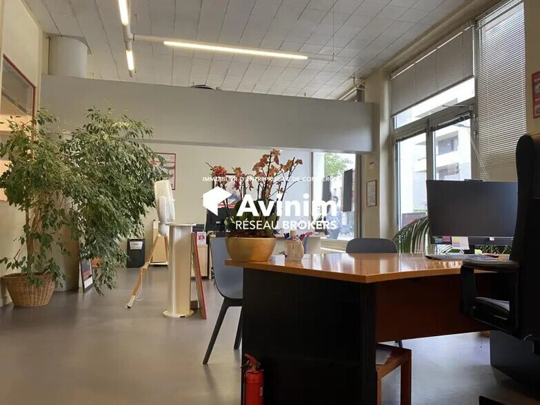 Multifamily in Grenoble for sale - Interior Photo - Image 2 of 7