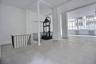4 Rue Martel, Paris for lease Interior Photo- Image 1 of 7