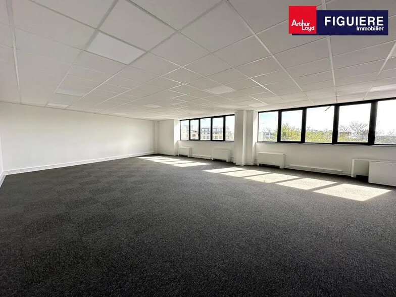 Office in Aix-en-Provence for lease - Interior Photo - Image 2 of 7