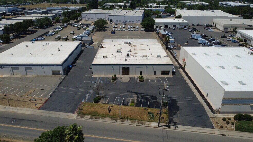 3850 Happy Ln, Sacramento, CA à vendre - Photo du bâtiment - Image 1 de 13