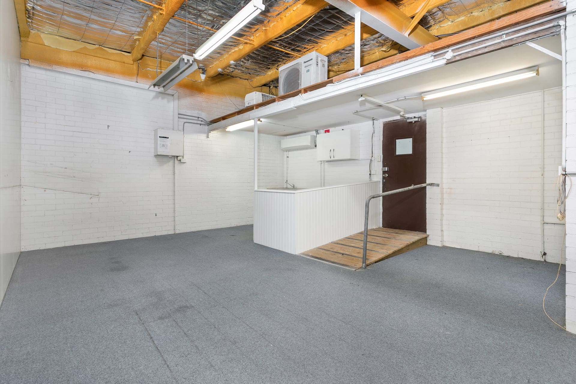 11 Yacaaba St, Nelson Bay for lease Interior Photo- Image 1 of 4