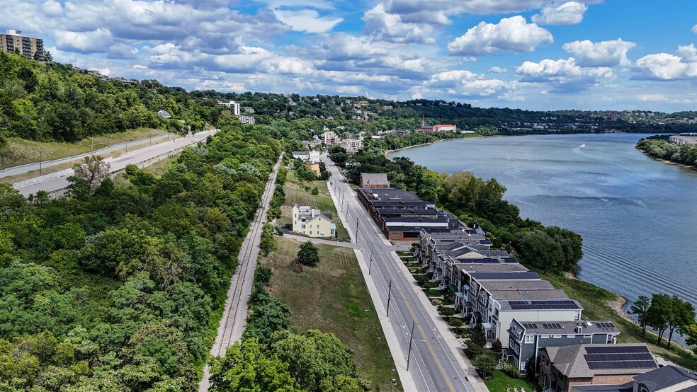 1928 - 1932 Riverside Dr, Cincinnati, OH for sale - Building Photo - Image 2 of 10