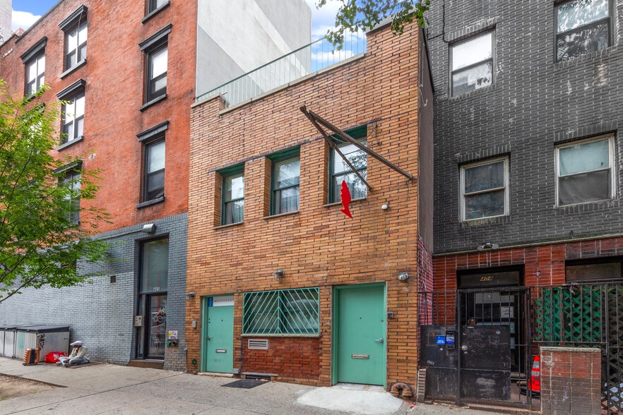 402 W 40th St, New York, NY à vendre - Photo du bâtiment - Image 2 de 14