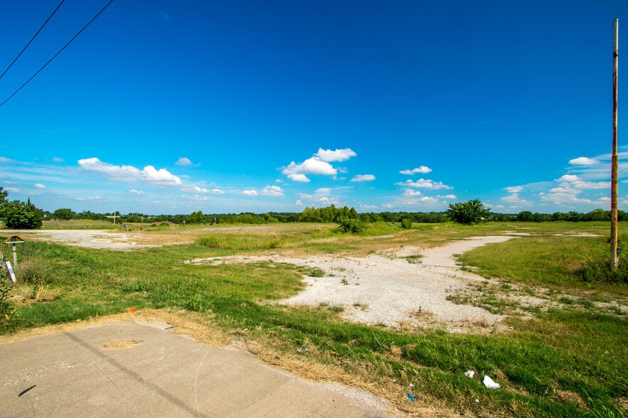 2144 W Audie Murphy Pky, Farmersville, TX for lease - Building Photo - Image 3 of 30