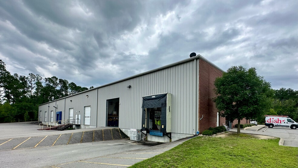 207 Airport Rd, Fayetteville, NC for lease - Building Photo - Image 3 of 16