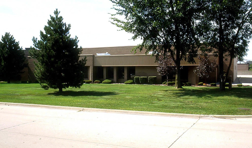 31751 Research Park Dr, Madison Heights, MI for sale - Building Photo - Image 3 of 9