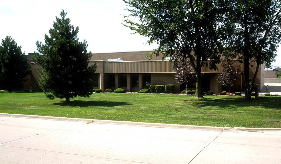 31751 Research Park Dr, Madison Heights, MI à vendre - Photo du bâtiment - Image 3 de 9