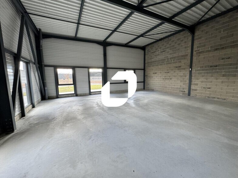 10 Rue Des Artisans, Bergheim for lease - Interior Photo - Image 2 of 6