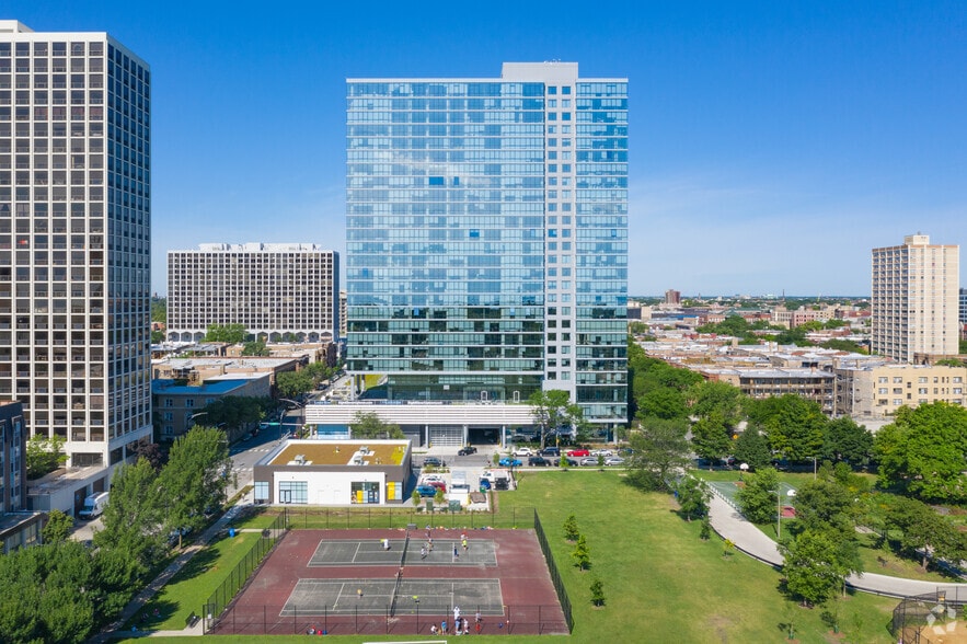 811 W Agatite Ave, Chicago, IL à louer - Photo du bâtiment - Image 2 de 35