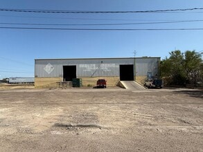 2303 Santa Rita Ave, Laredo, TX for lease Interior Photo- Image 2 of 5