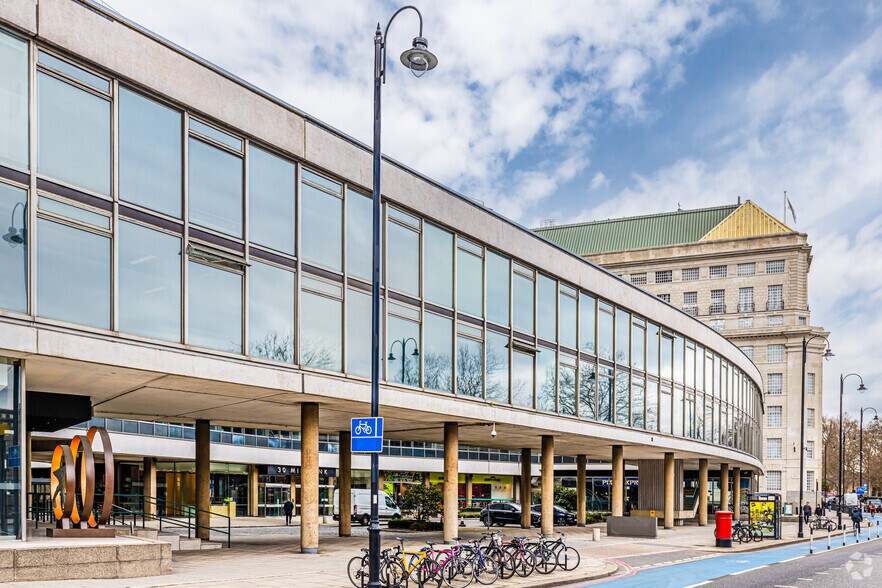 21-30 Millbank, Londres à louer - Photo du bâtiment - Image 3 de 8