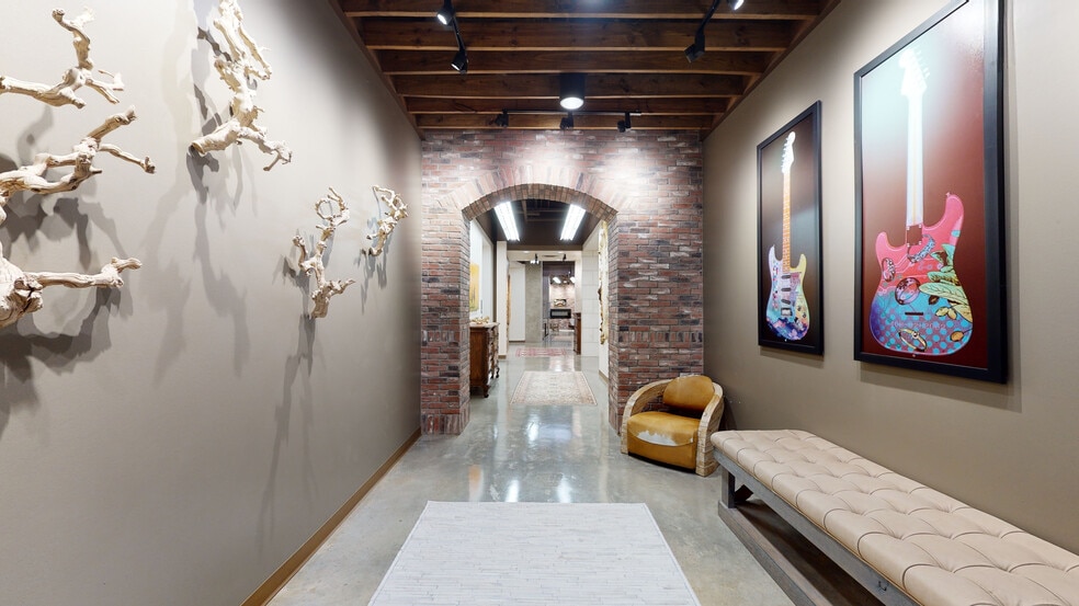 129 S Main St, Grapevine, TX for lease - Matterport 3D Scan - Image 3 of 29