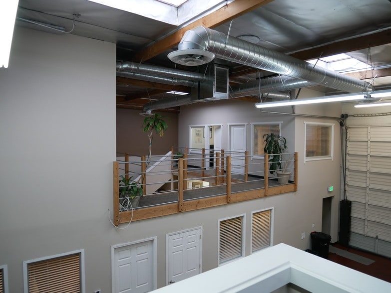 140-166 S Victory Blvd, Burbank, CA for lease - Interior Photo - Image 2 of 3