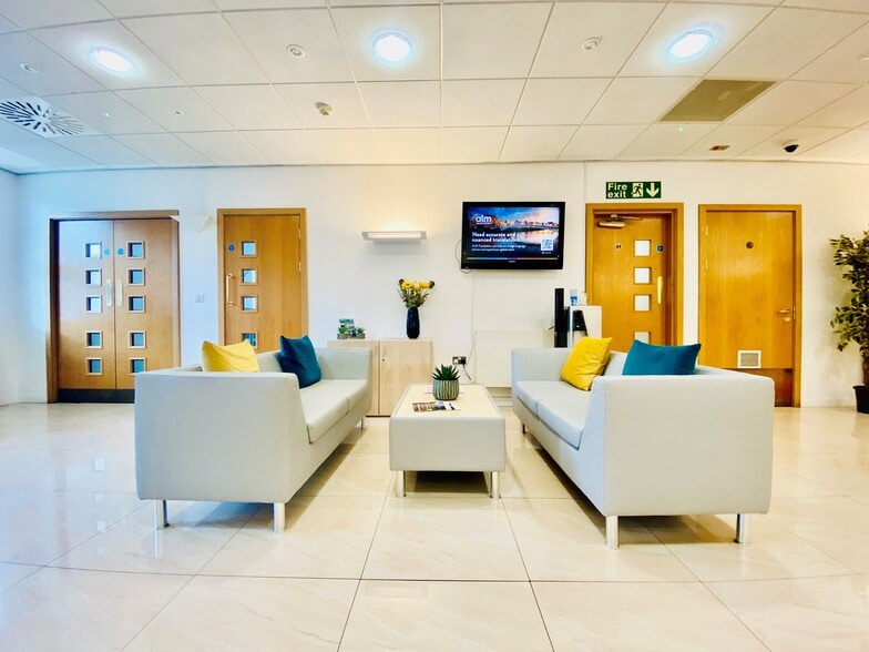 17 High St, Henley-In-Arden for lease - Interior Photo - Image 2 of 25