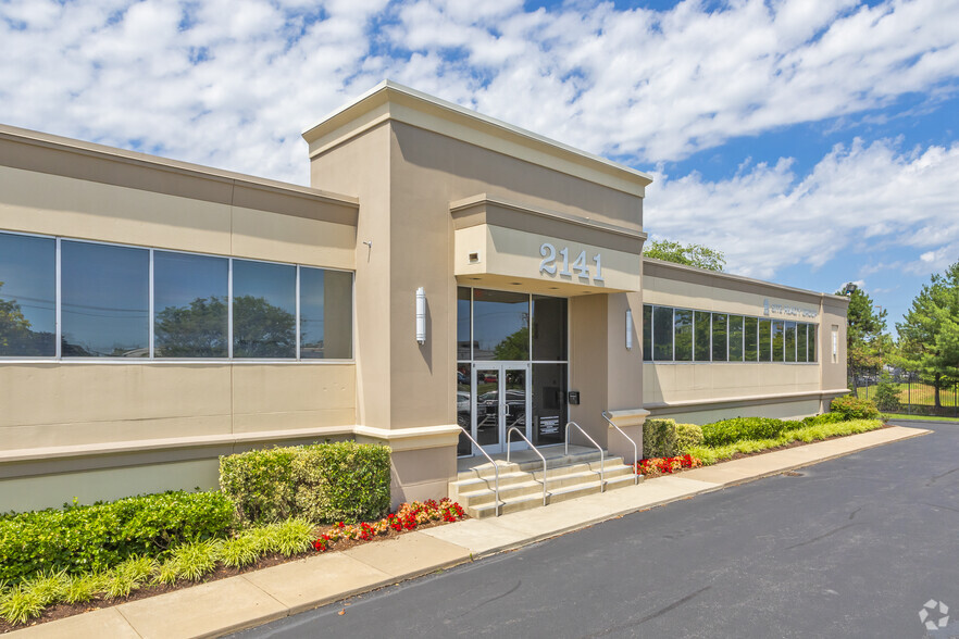 2141 Industrial Pky, Silver Spring, MD for lease - Building Photo - Image 3 of 9