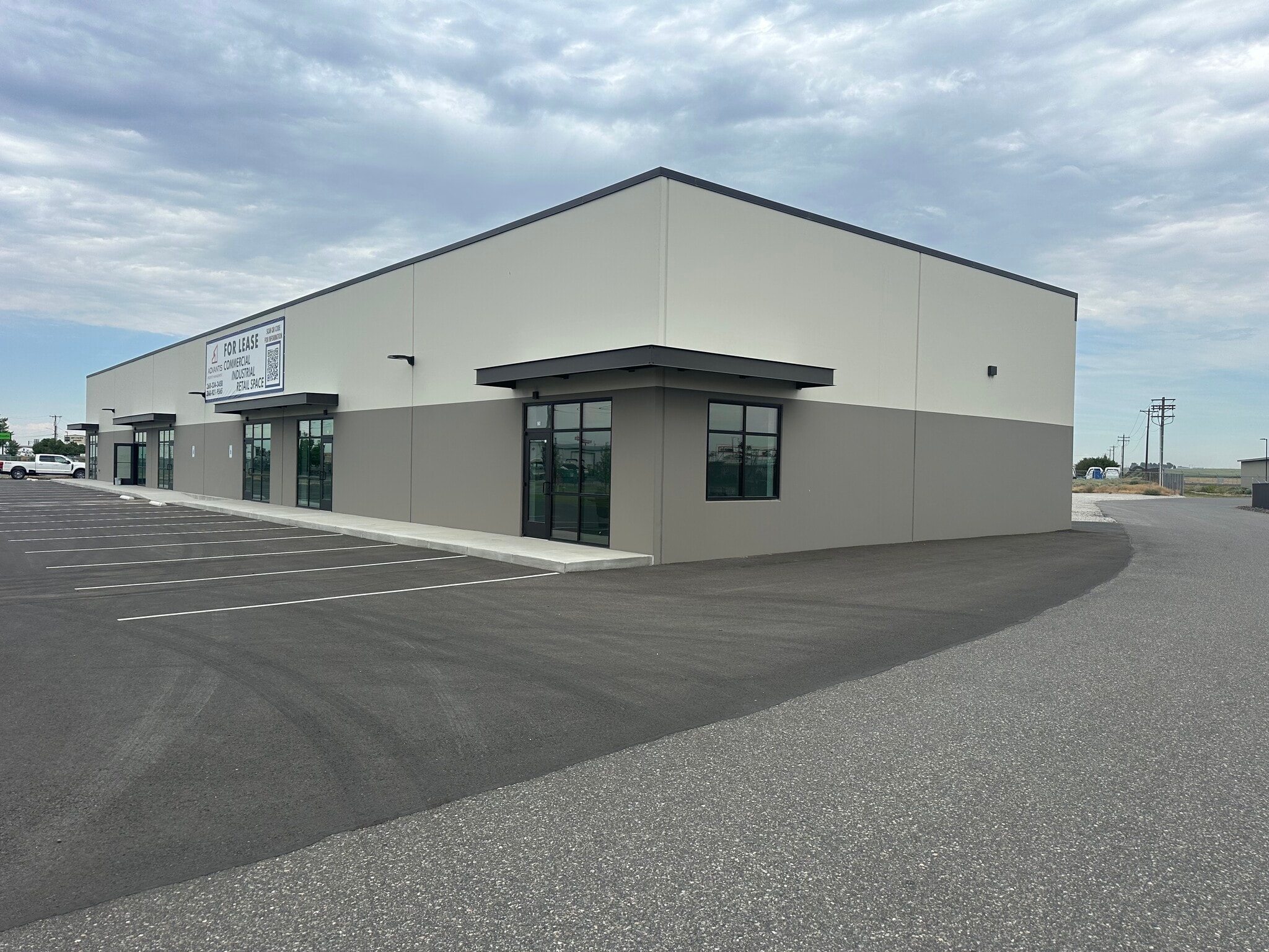 2201 Commercial Ave, Pasco, WA for lease Building Photo- Image 1 of 5