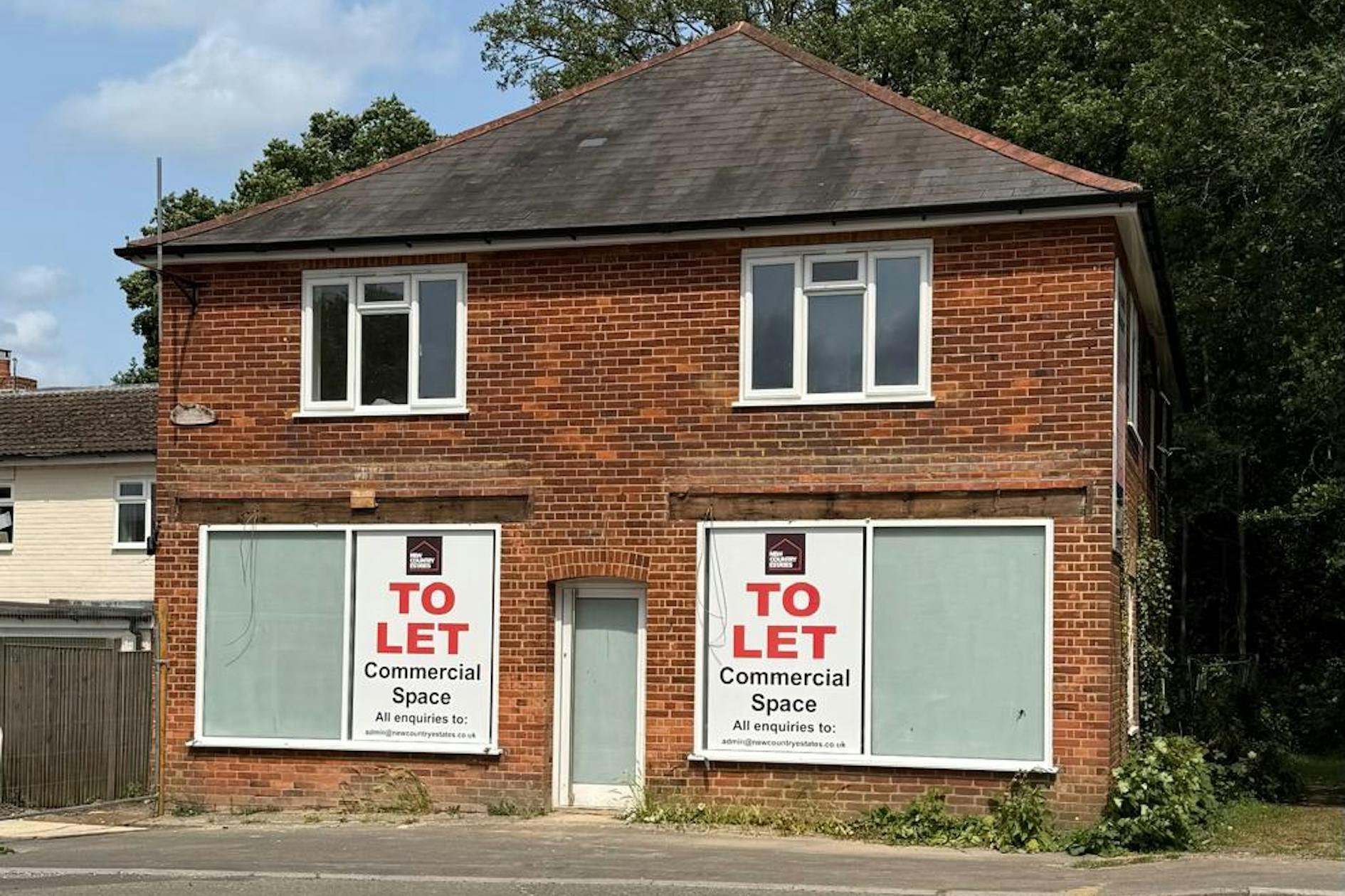 188 Beacon Hill Rd, Fleet à louer Photo principale- Image 1 de 2