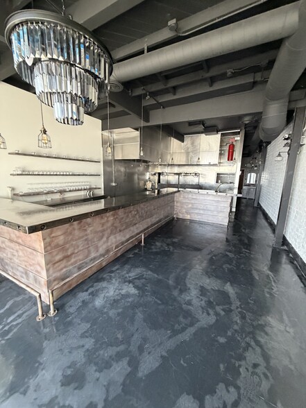 7563-7565 Beverly Blvd, Los Angeles, CA for lease - Interior Photo - Image 1 of 12
