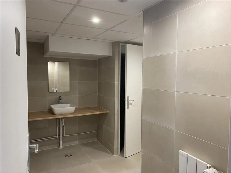 Immeuble residentiel dans Paris à vendre - Photo du bâtiment - Image 1 de 9