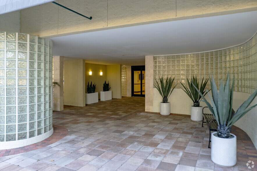 1725 N University Dr, Coral Springs, FL à louer - Photo du bâtiment - Image 3 de 5