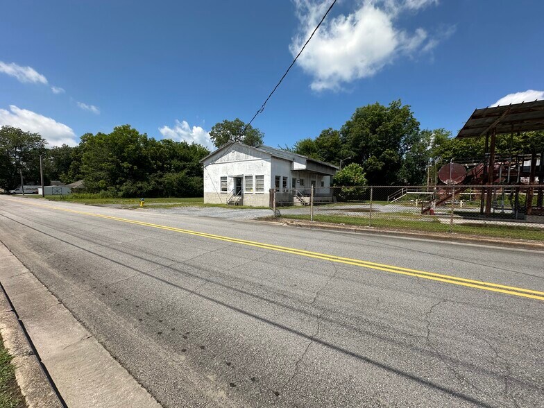 218 N Emmett St, Albertville, AL à vendre - Photo du bâtiment - Image 2 de 5